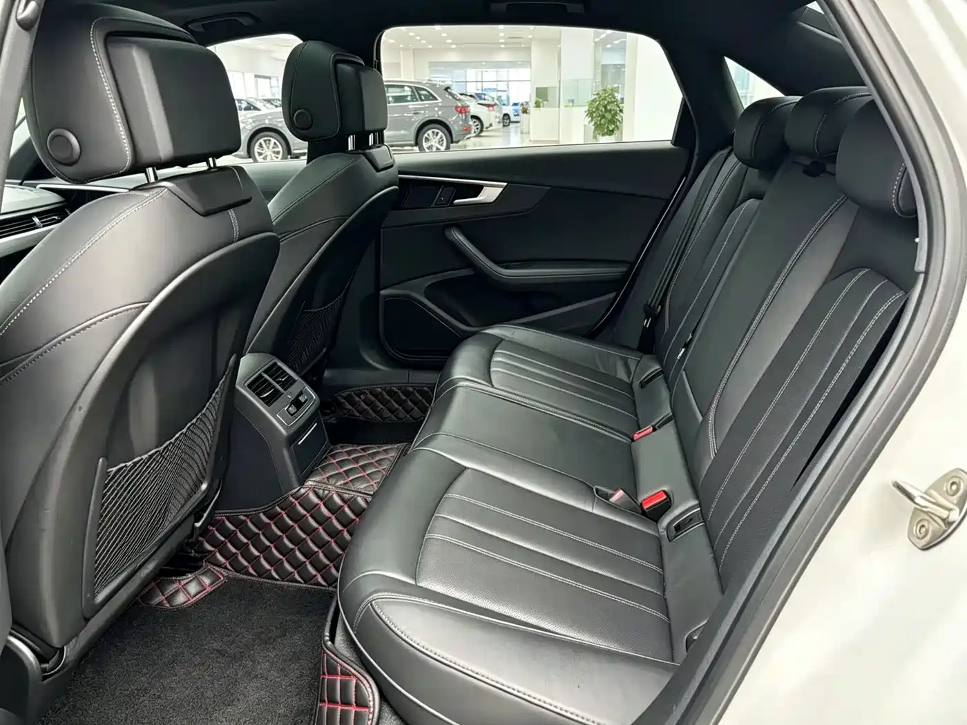 Audi A4L 2023 40 TFSI Luxury Sport фото 9