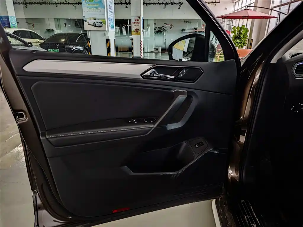 Volkswagen Tiguan L 2017 380TSI Automatic 4WD Luxury Edition фото 10