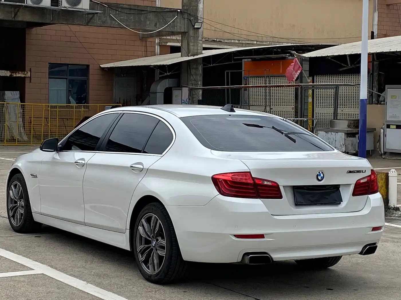 BMW 5 Series 2015 535Li Leading фото 5