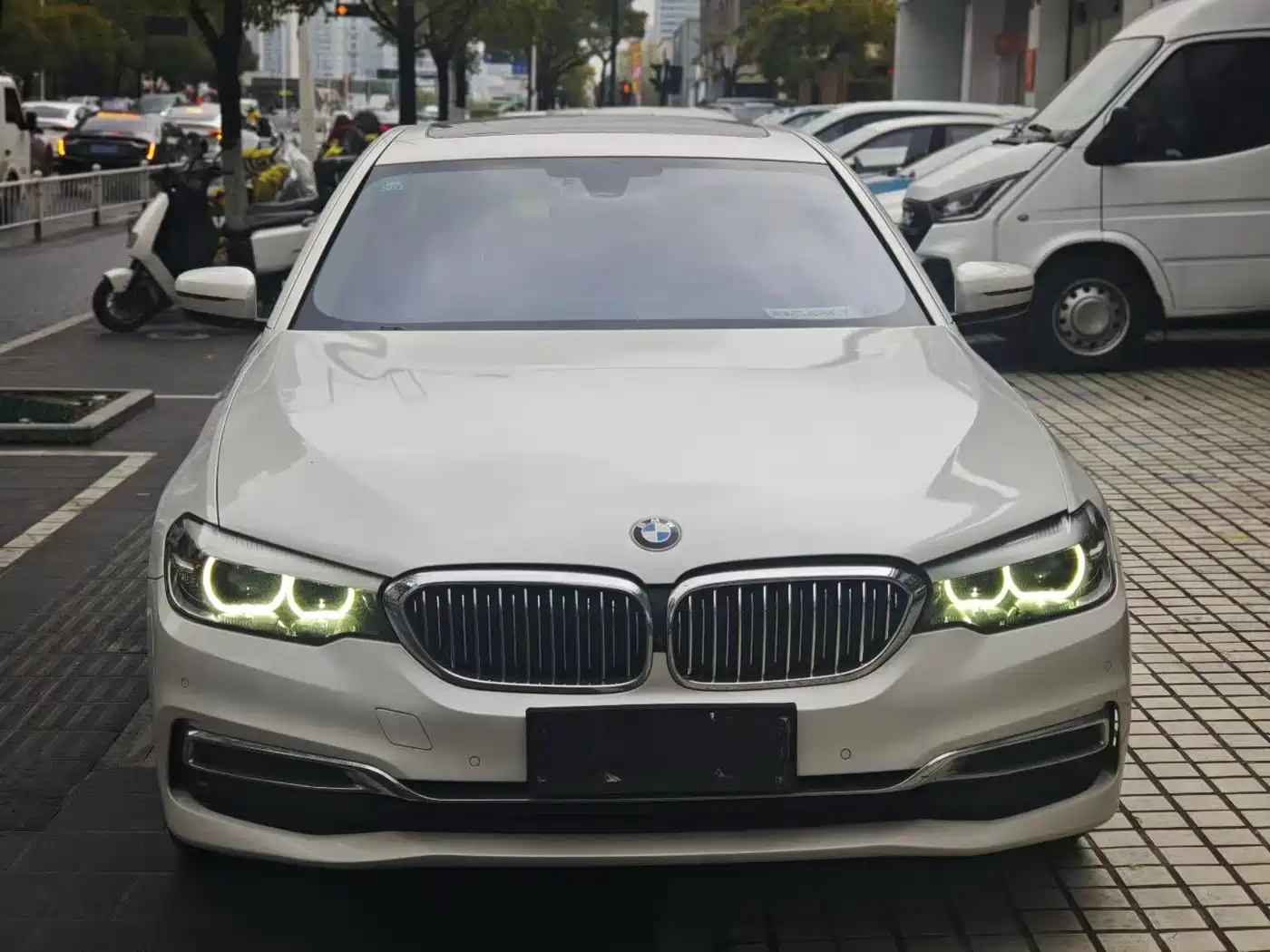 BMW 5 Series 2020 525Li Luxury Package фото 3