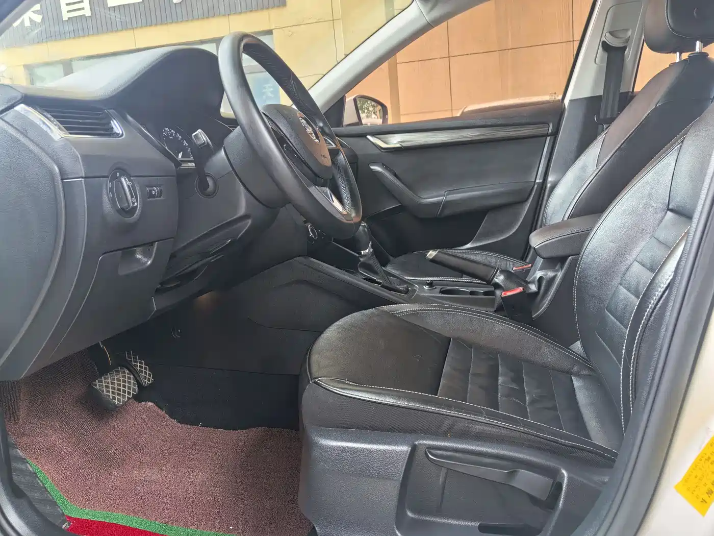 Škoda Octavia 2017 1.6L Automatic Smart Edition фото 6