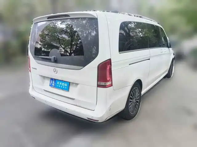 Mercedes-Benz V-Class 2018 V 260 L Premium Long Wheelbase Edition China VI — фото 2