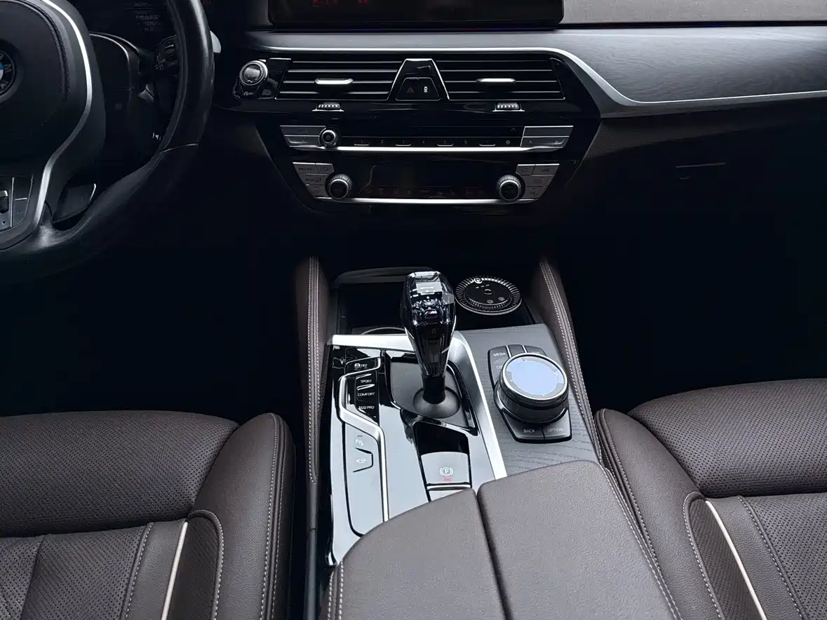 BMW 5 Series 2022 530Li Exclusive M Sport Package фото 9
