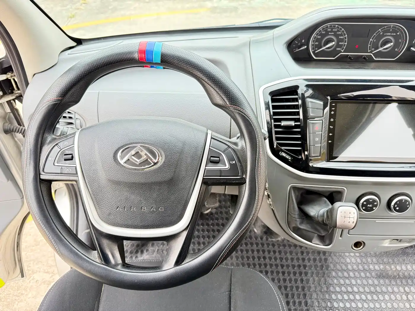 SAIC MAXUS XINTU V80