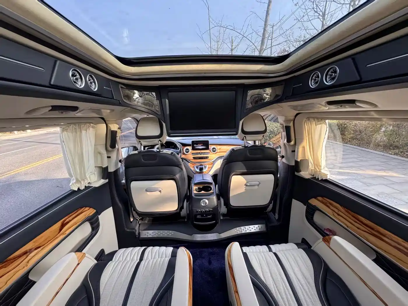 Mercedes-Benz V-Class 2020 Model V 260 L Long Wheelbase Luxury фото 11