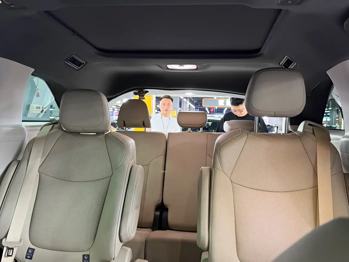 Toyota Granvia 2023 2.5L Hybrid Prestige PLUS Edition фото 11