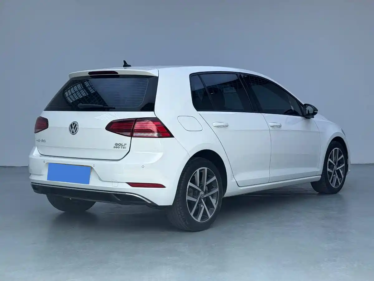 Volkswagen Golf 2020 Beloved Edition 280TSI DSG Comfort фото 4