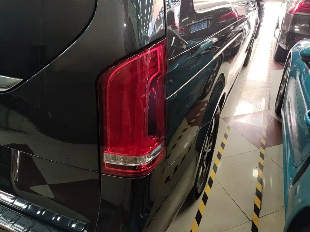 Mercedes-Benz V-Class 2020 Model V 260 L Long Wheelbase Luxury фото 8