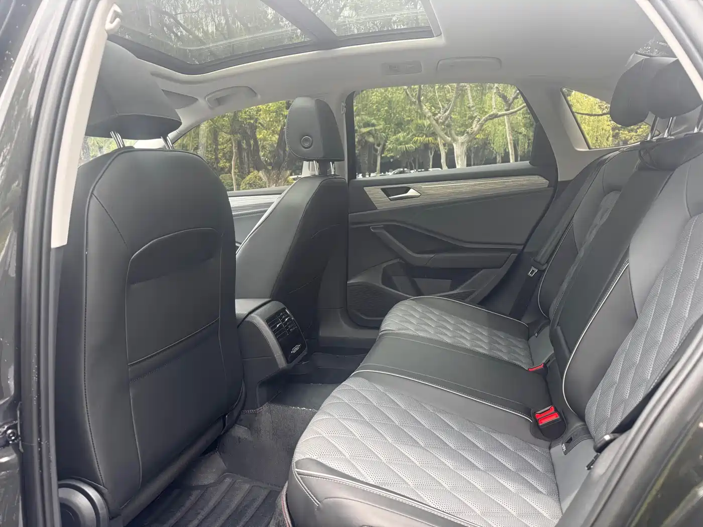Фото 9 - Volkswagen Sagitar
