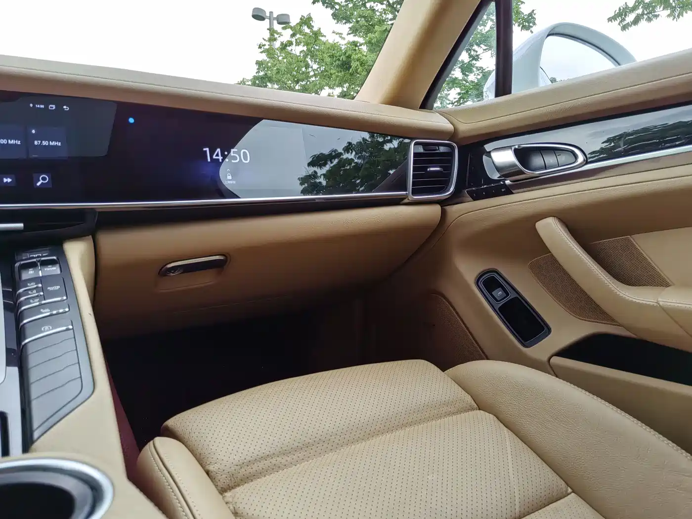 Porsche Panamera 2014 Panamera 4 3.0T фото 23