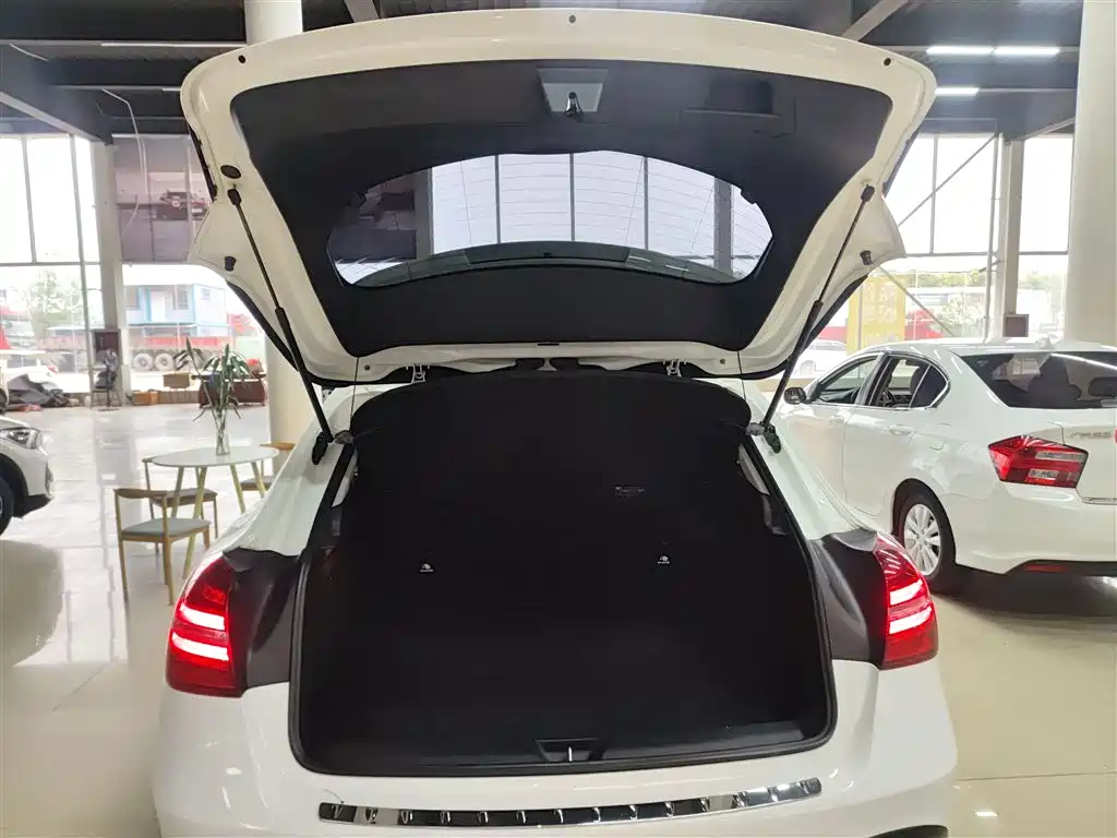 Mercedes-Benz GLA 2018 GLA 200 Dynamic фото 15