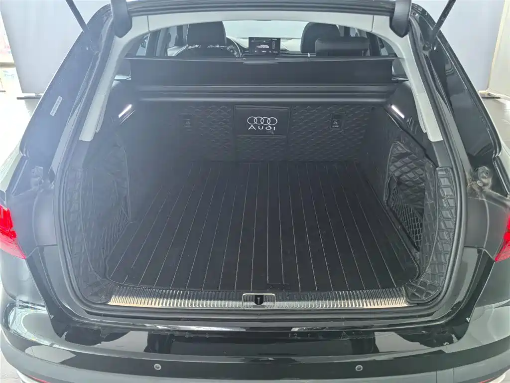 Audi A4 (Import) 2023 Model allroad quattro фото 11
