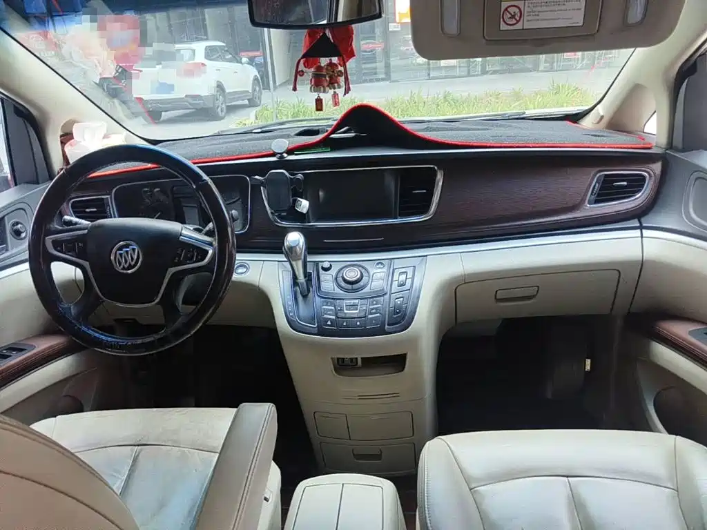 Photo 12 - Buick GL8