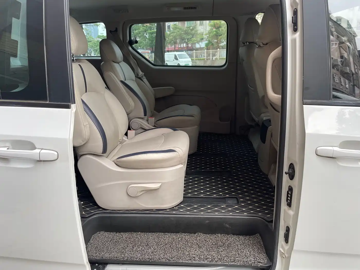 SAIC Maxus Maxus G10 2021 2.0T Manual Elite Edition Gasoline 7-Seater фото 5