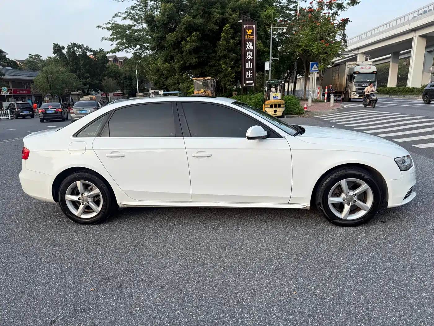 Audi A4L 2013 30 TFSI Automatic Comfort фото 4