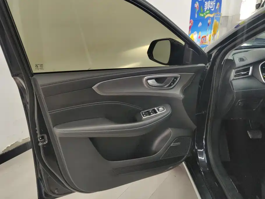 Фото 7 - Roewe RX5