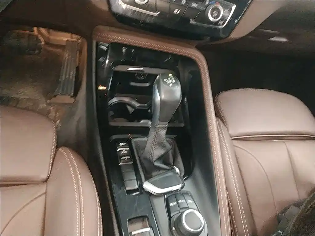 BMW X1 2018 sDrive18Li Premium Model фото 10