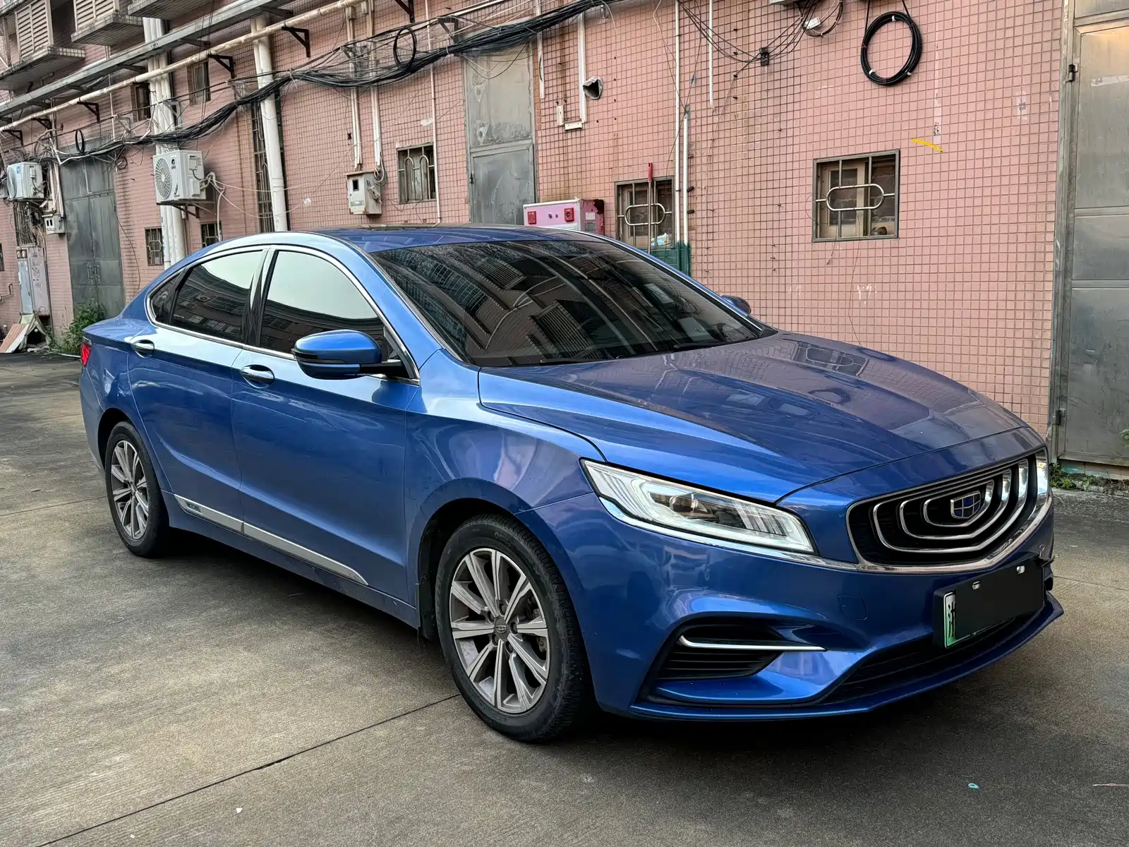 Фото 3 - Geely Borui