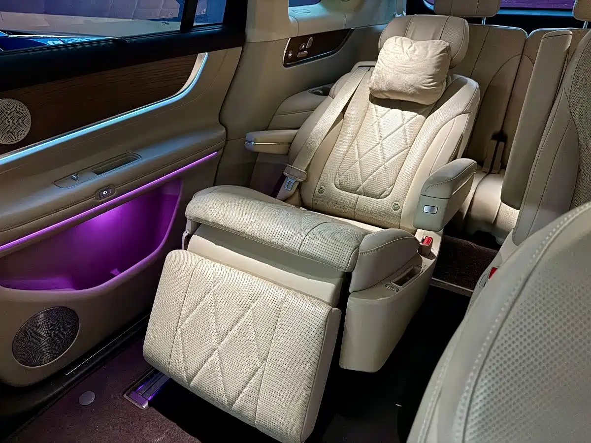AITO Wenjie AITO M9 2024 Extended Range Ultra 42kWh 6-Seater фото 26