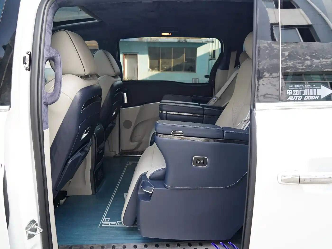 Buick GL8 2022 Land Business Class 652T Luxury фото 6
