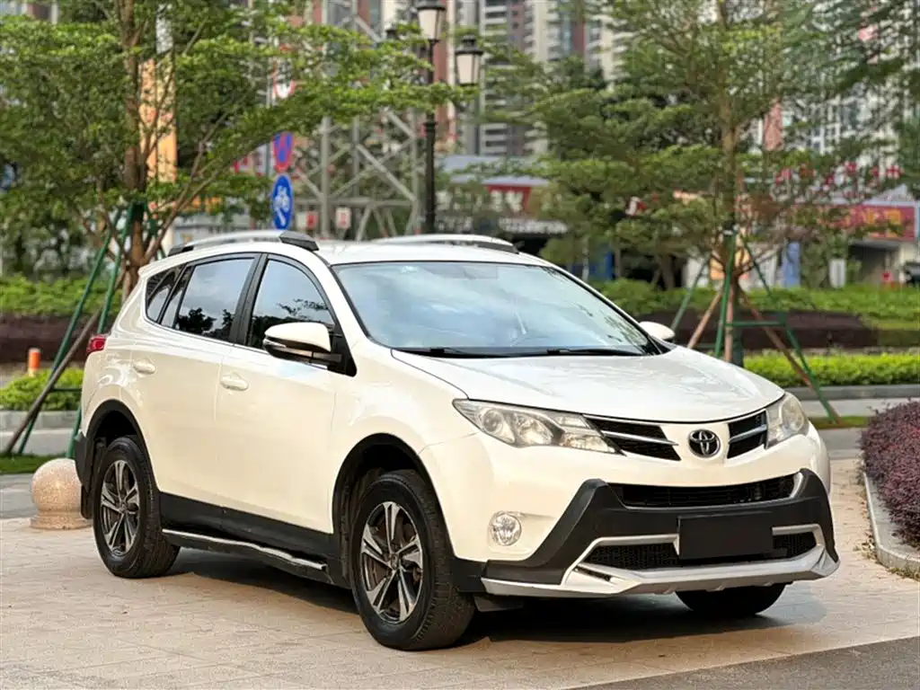 Toyota RAV4 Rongfang 2015 2.0L CVT 2WD Urban Edition фото 14