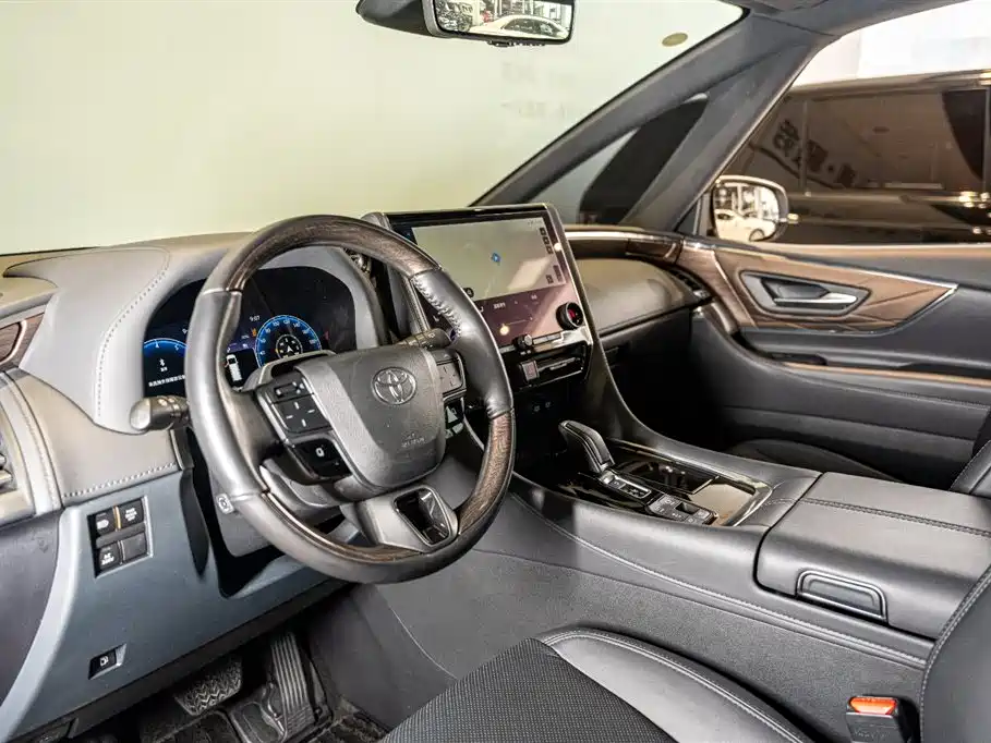 Toyota Alphard 2024 Hybrid 2.5L Ultimate Enjoyment Edition фото 6