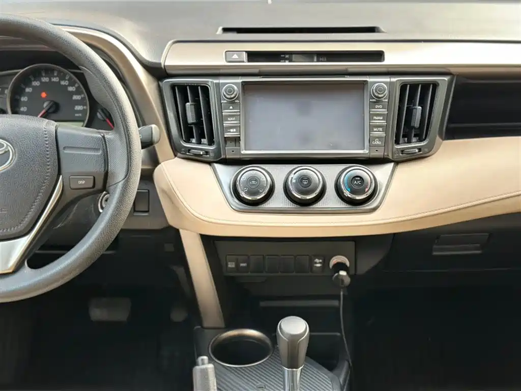 Toyota RAV4 Rongfang 2015 2.0L CVT 2WD Urban Edition фото 4