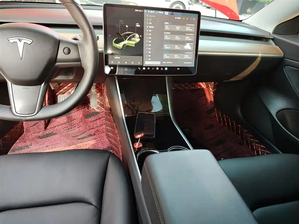 TESLA MODEL 3