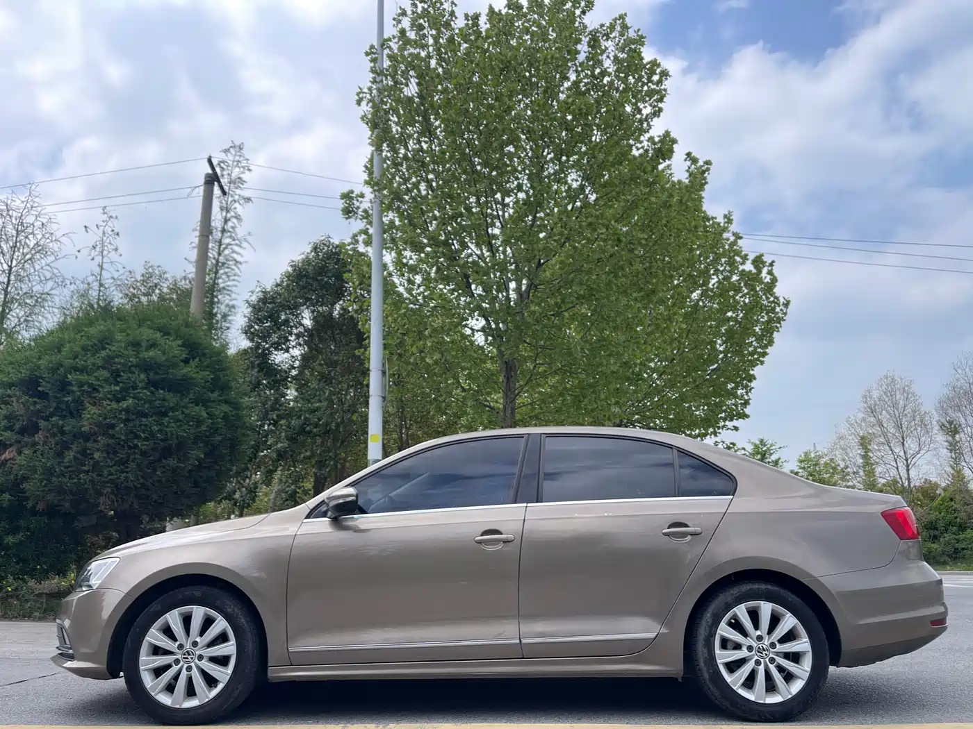 Volkswagen Sagitar 2015 1.6L Automatic Comfort фото 4