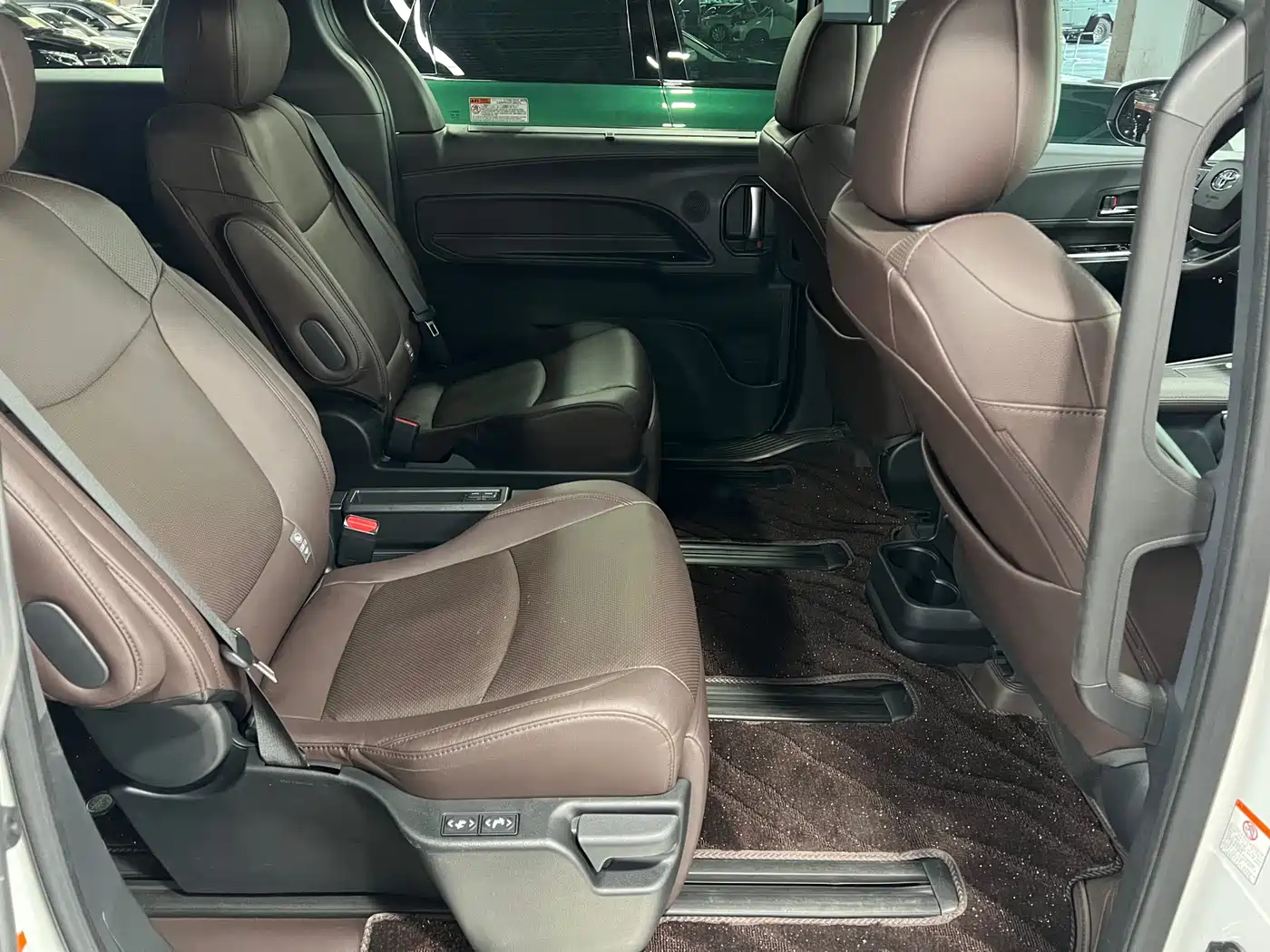 Toyota Granvia 2023 2.5L Hybrid Flagship VIP Edition фото 7