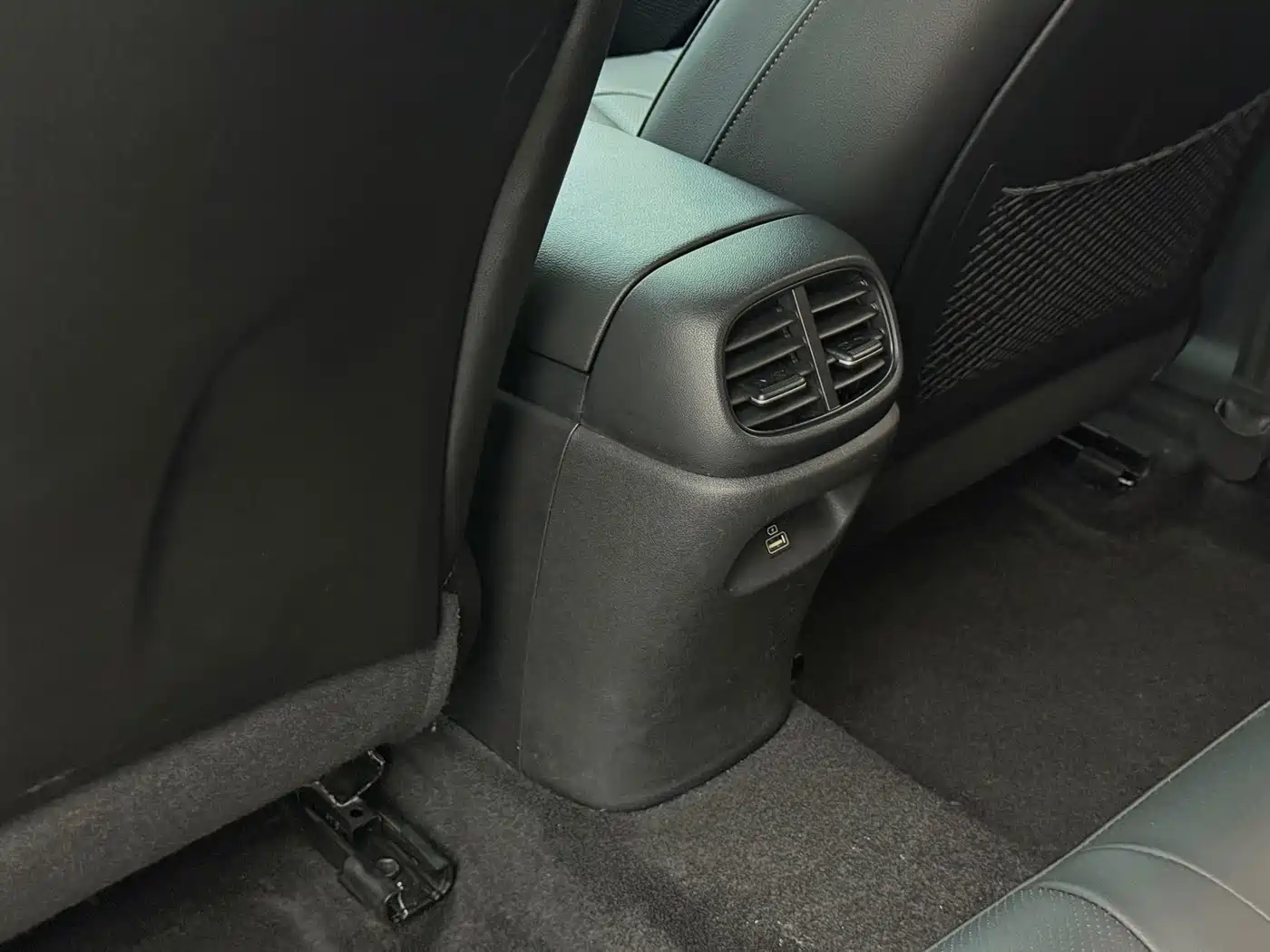 Hyundai Elantra 2022 1.5L CVT LUX Premium Edition фото 13