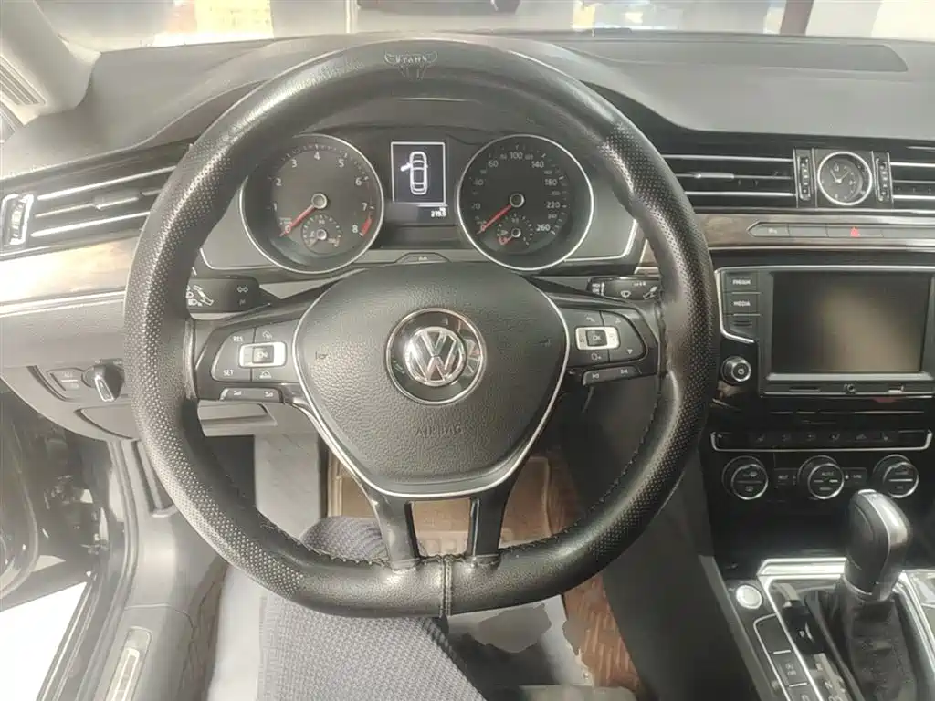 Volkswagen Magotan 2017 330TSI DSG Luxury фото 11