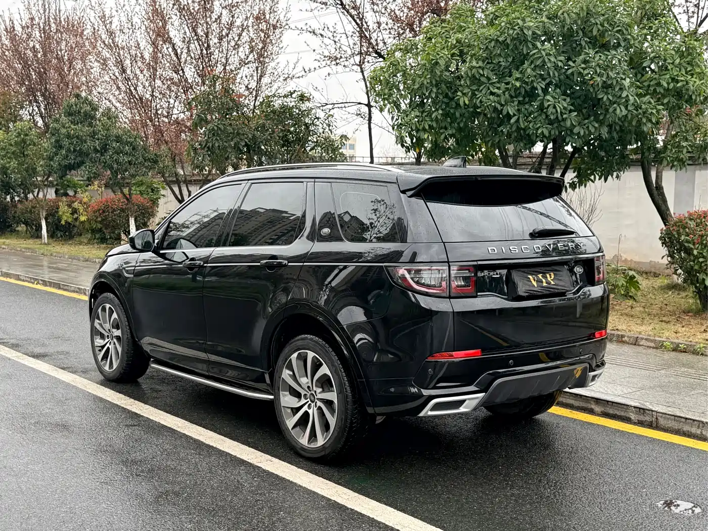 Land Rover Discovery Sport 2022 Model 249PS R-Dynamic S Performance Edition 5-Seater фото 9