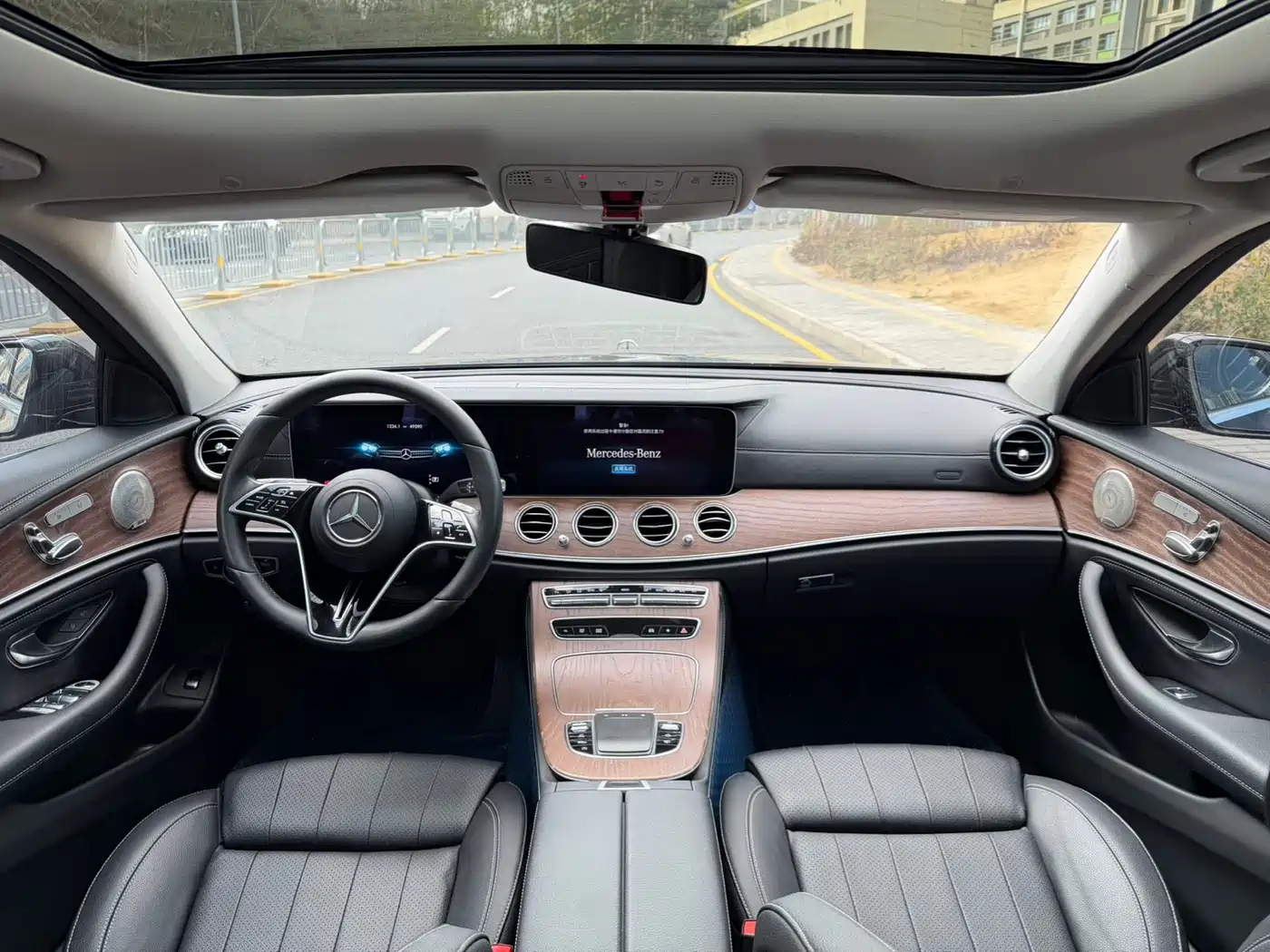 Mercedes-Benz E-Class 2022 E 300 L Luxury фото 7