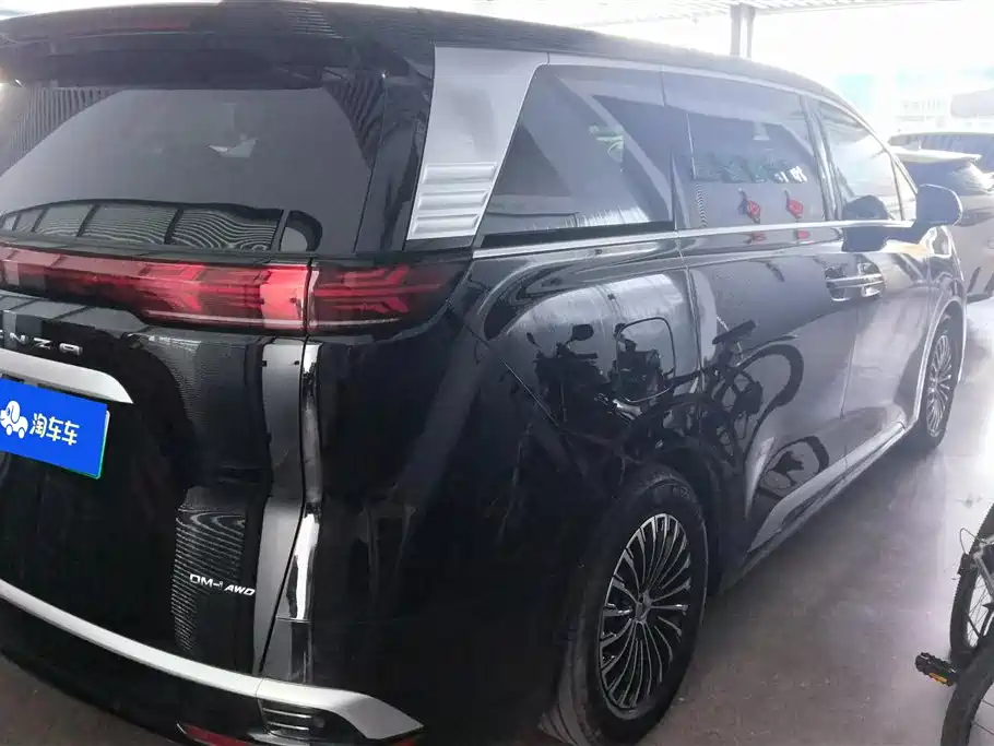 Denza D9 2022 DM-i 970 All-Wheel Drive Honor Edition фото 3