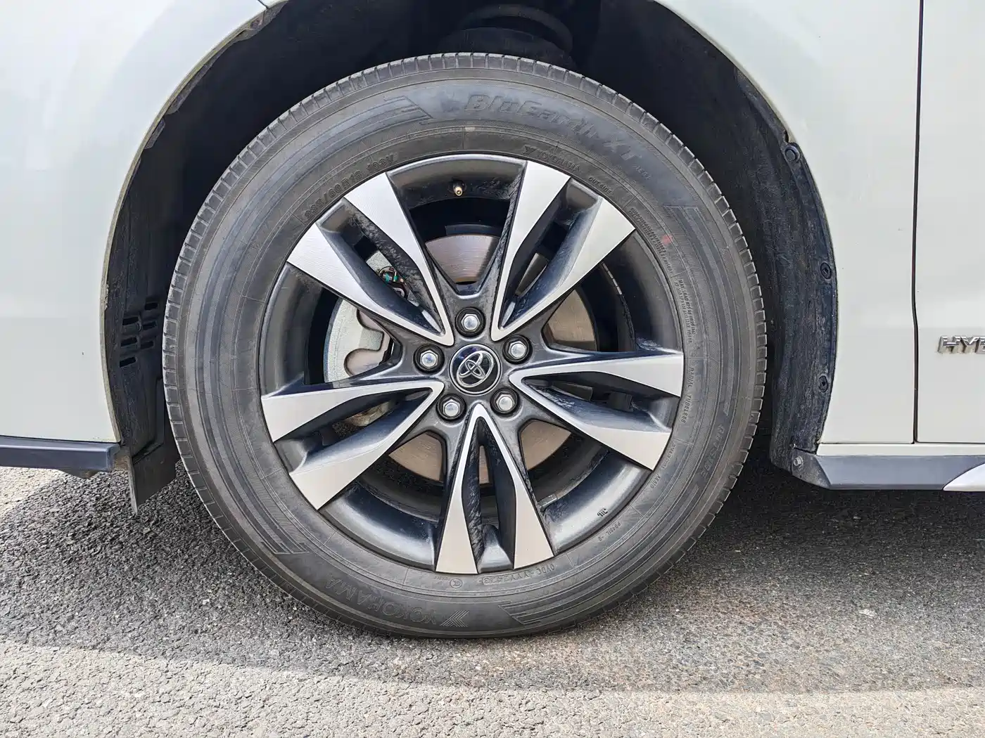 Toyota Granvia 2023 2.5L Hybrid Luxury Edition фото 9