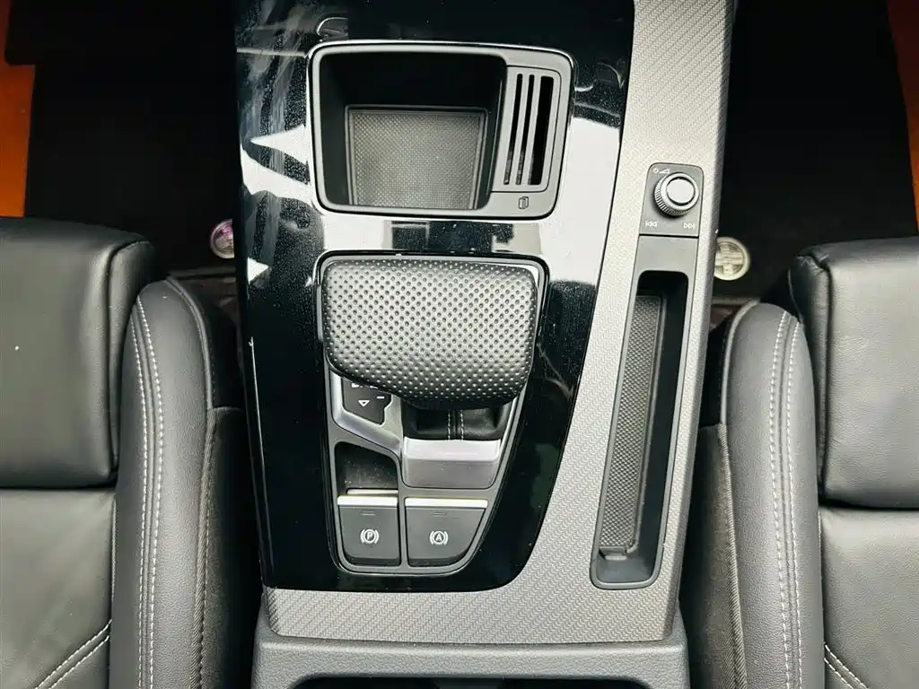 Audi Q5L 2024 Model 45 TFSI Luxury Dynamic фото 17