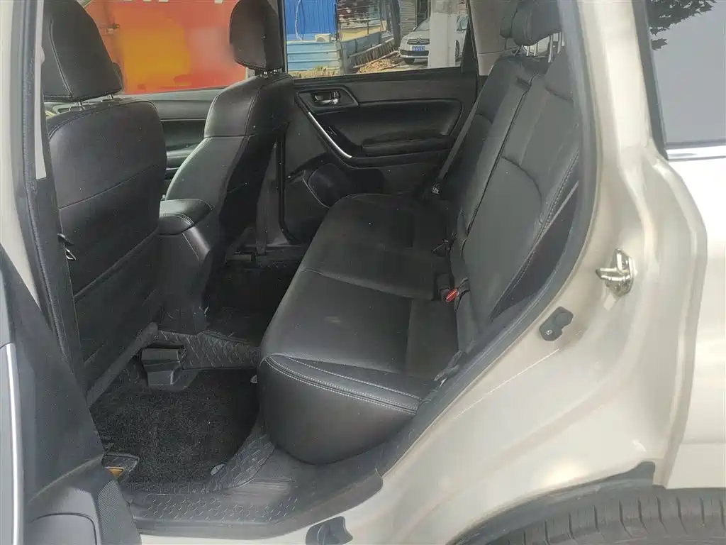 Subaru Forester 2016 2.0i Fashion Navigation Edition фото 17