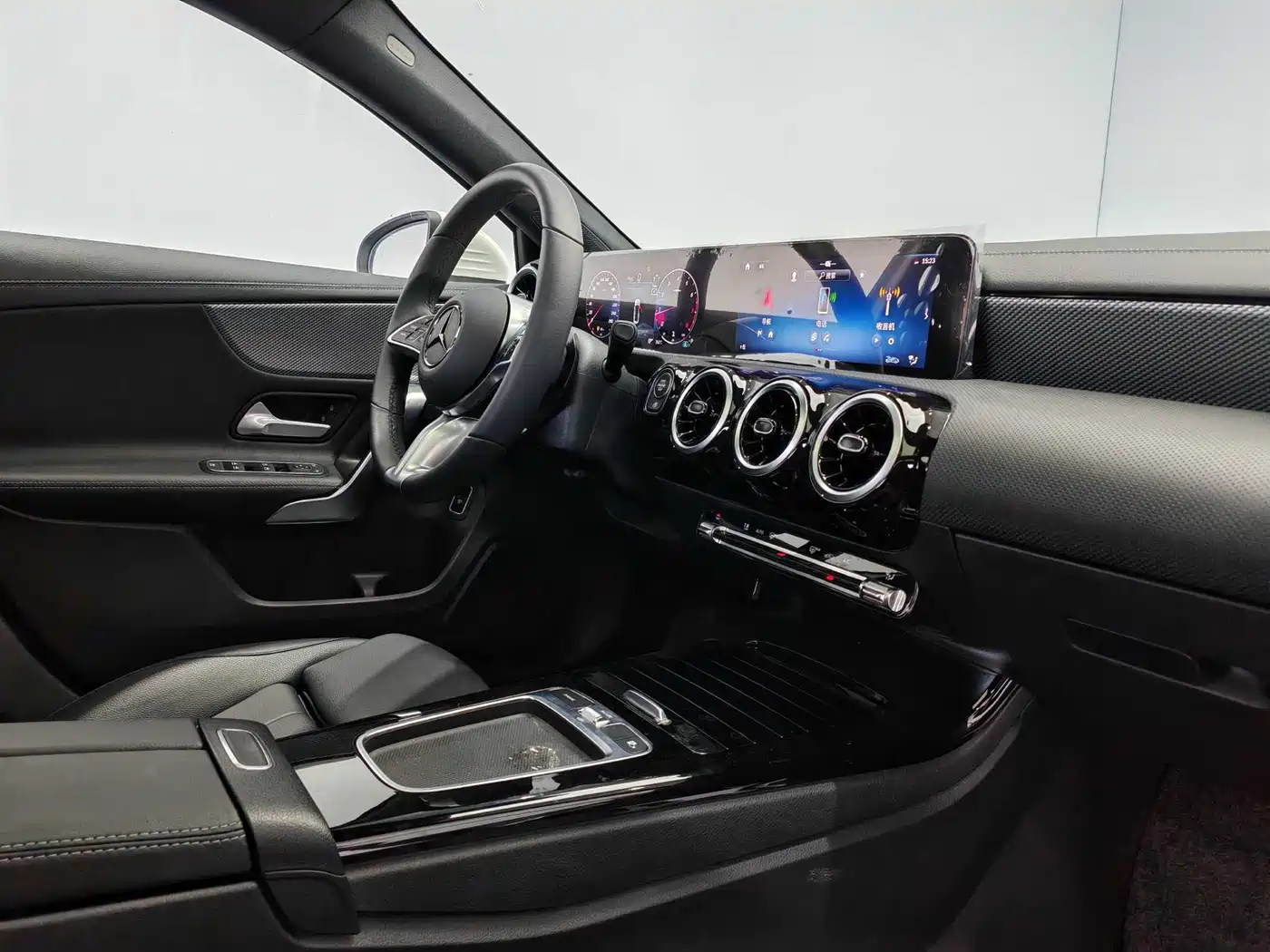 Mercedes-Benz A-Class 2025 A 180 L фото 15