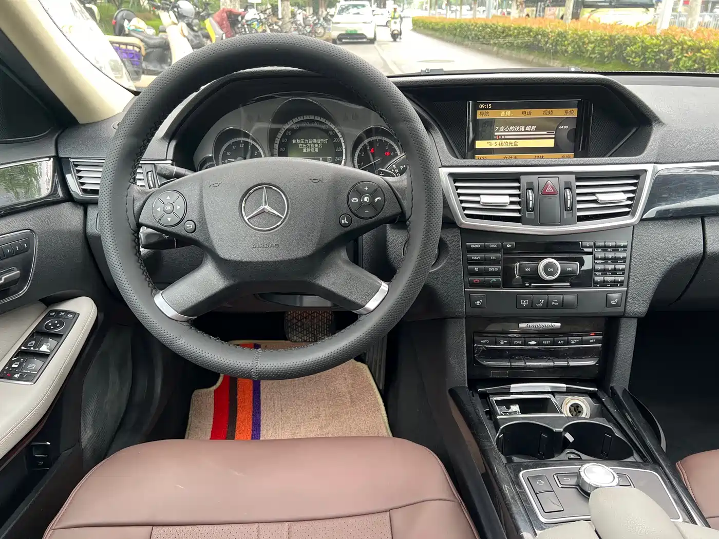 Mercedes-Benz E-Class 2011 E 300 L Fashion Premium фото 10