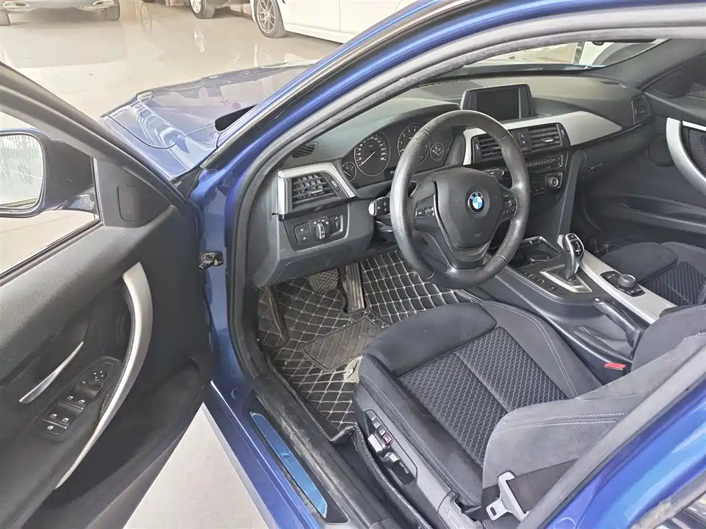 BMW 3 Series 2017 320i M Sport фото 12