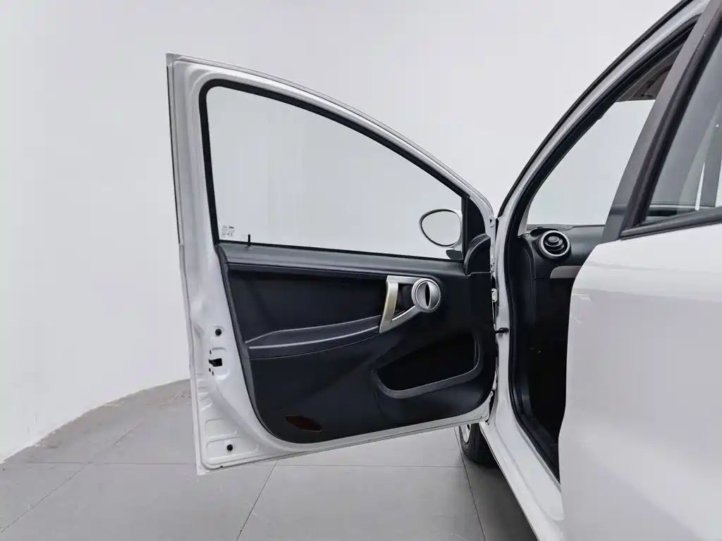 JAC Motors Yueyue 2015 2013 1.0L Comfort Model