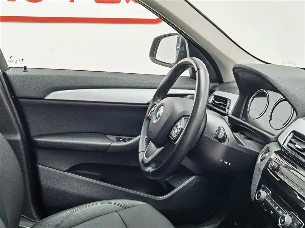 BMW X1 2018 sDrive18Li Fashion Model фото 22