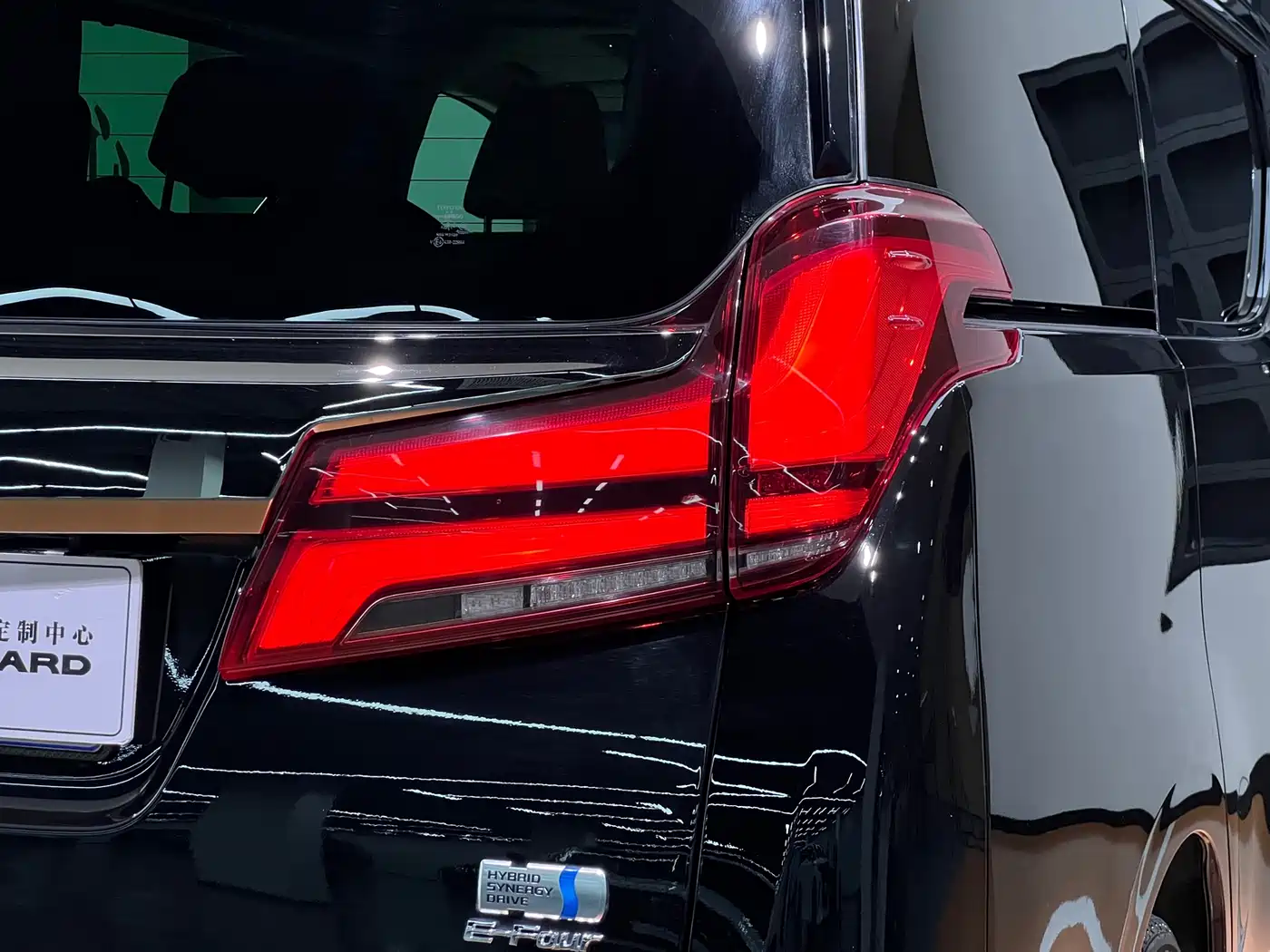 Toyota Alphard 2021 Hybrid 2.5L Ultimate фото 8