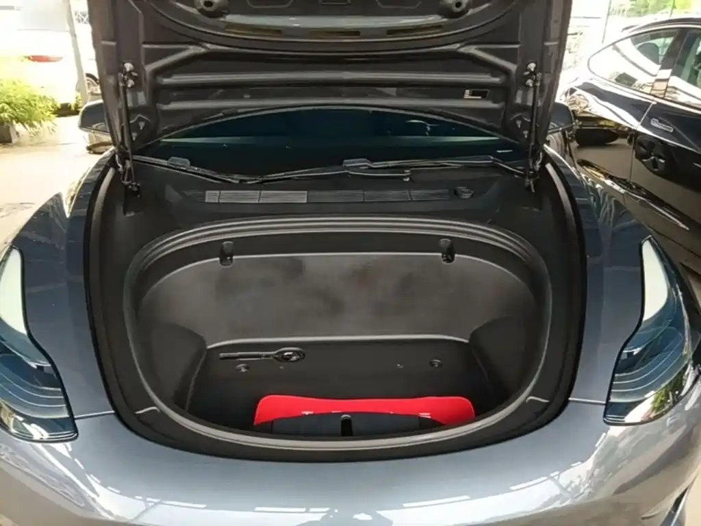 Фото 20 - Tesla Model 3