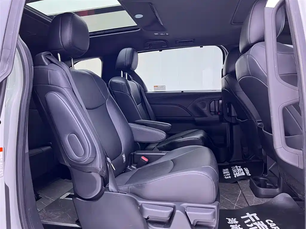 Toyota Granvia 2024 2.5L Hybrid Premium PLUS фото 21