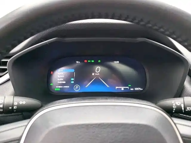 Toyota Wildlander 2023 Hybrid 2.5L E-CVT AWD Premium Edition фото 8