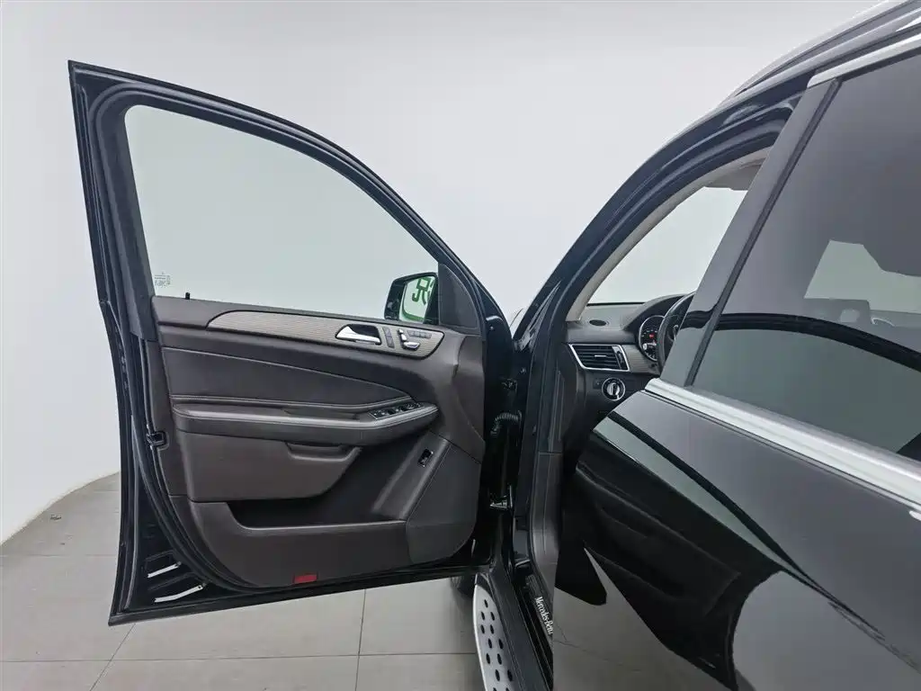 Mercedes-Benz GLE 2019 GLE 400 4MATIC Collector's Edition (Special Configuration) фото 8