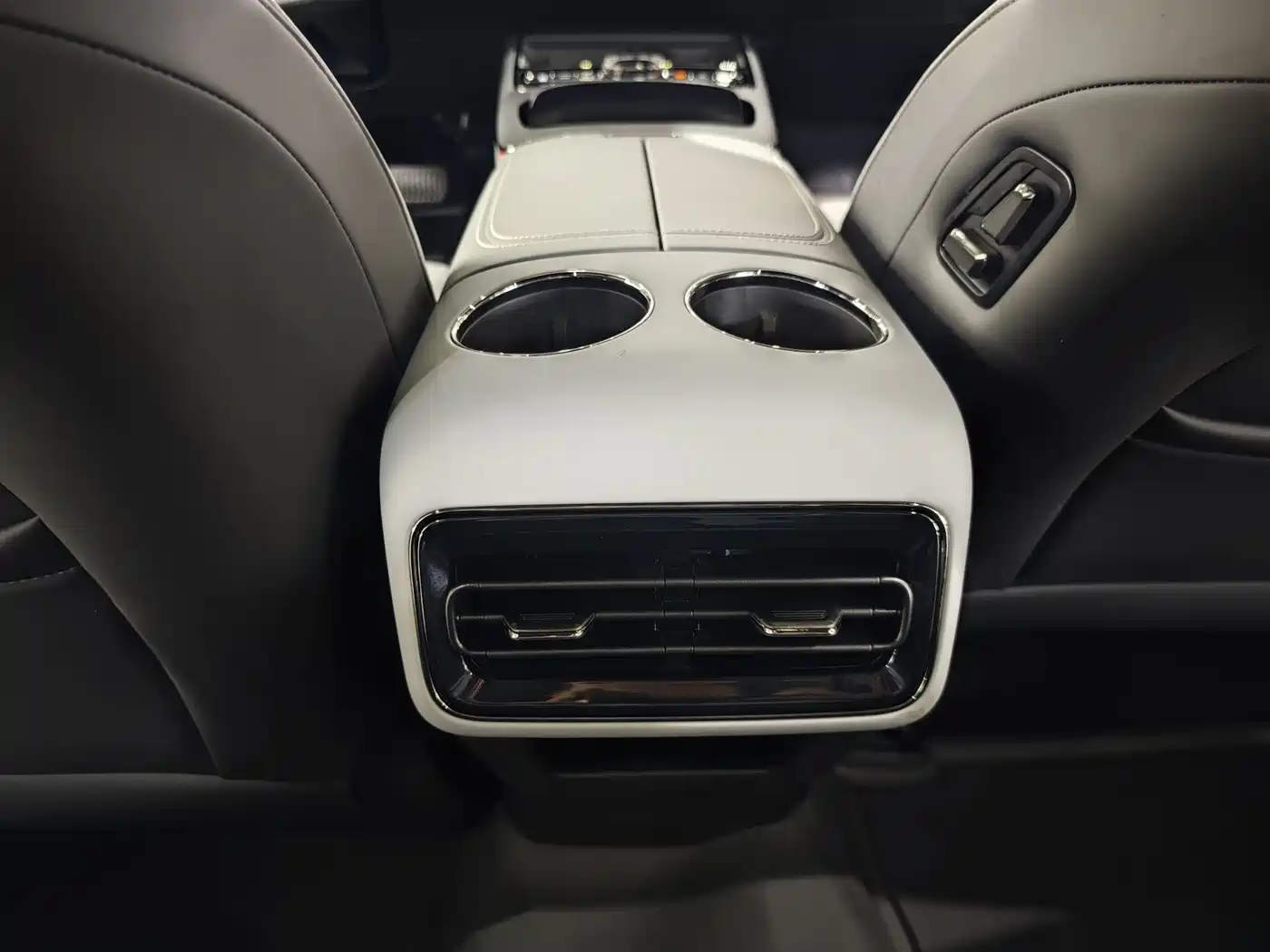 Geely Galaxy Galaxy E8 2025 700km Long Voyage Smart Drive Edition фото 15