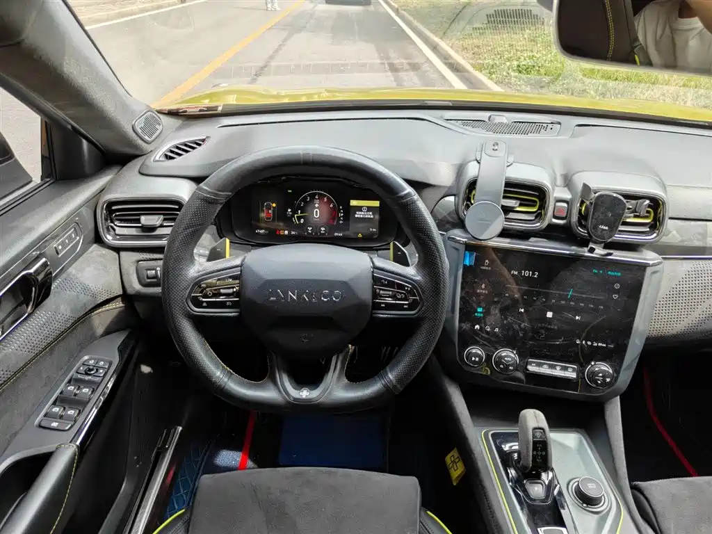 Lynk & Co 03 2021 03+ 2.0TD Auto Performance Package Edition фото 9